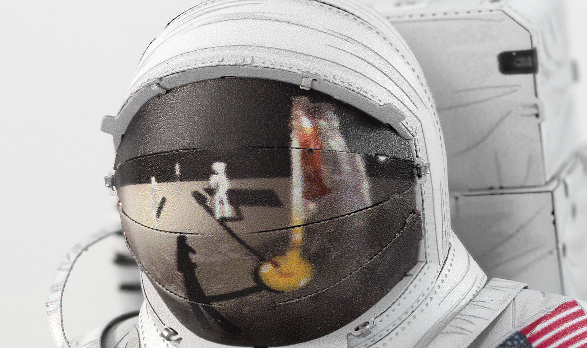Metal Earth - Premium Series - Apollo 11: Astronaut Model Kit