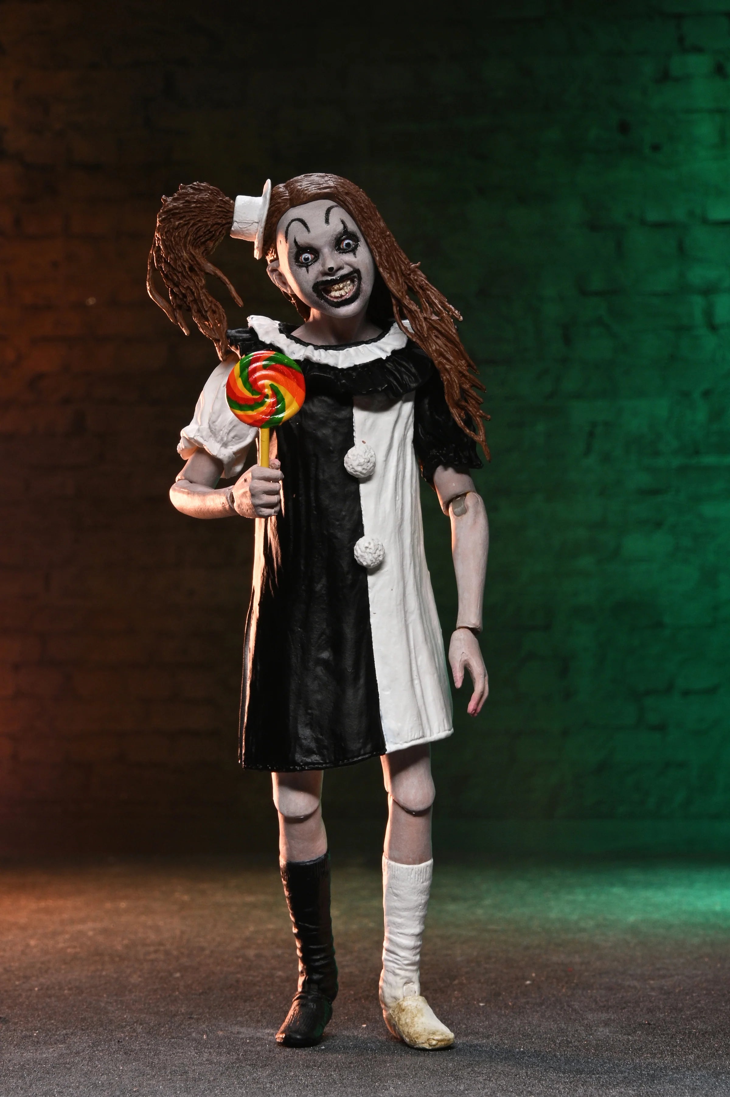 NECA - Terrifier 2 - Ultimate Art the Clown & The Little Pale Girl 7" Scale Action Figure 2-Pack (Pre-Order Ships September 2026)