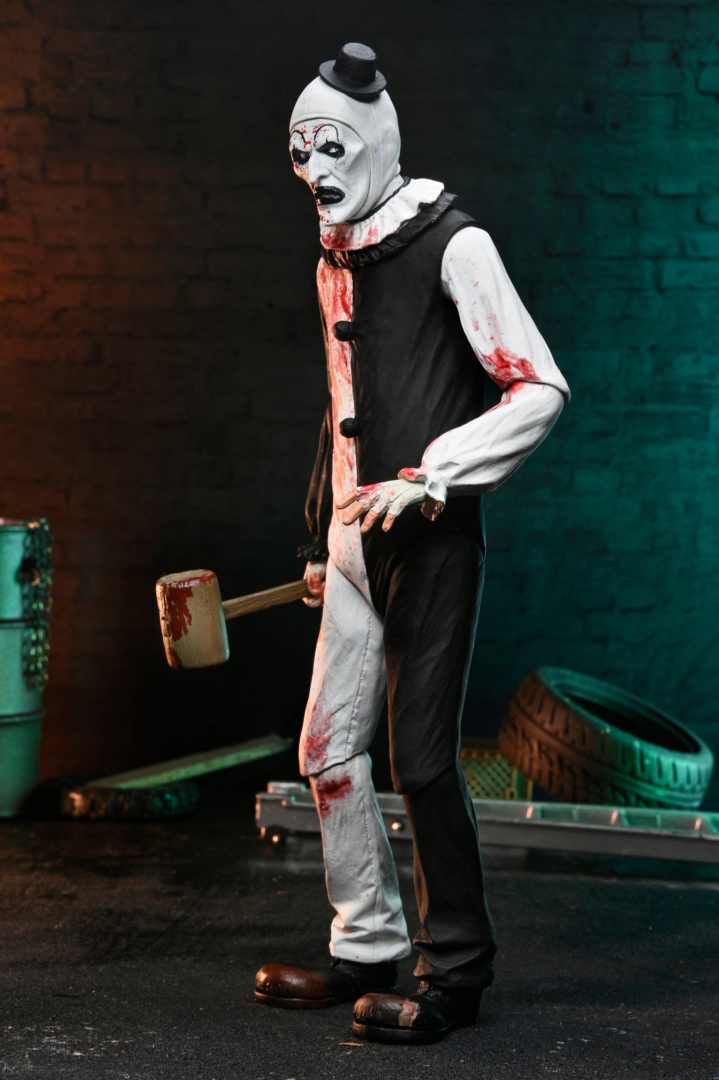 NECA - Terrifier - Ultimate Art the Clown (Blood Splattered) 7" Scale Action Figure