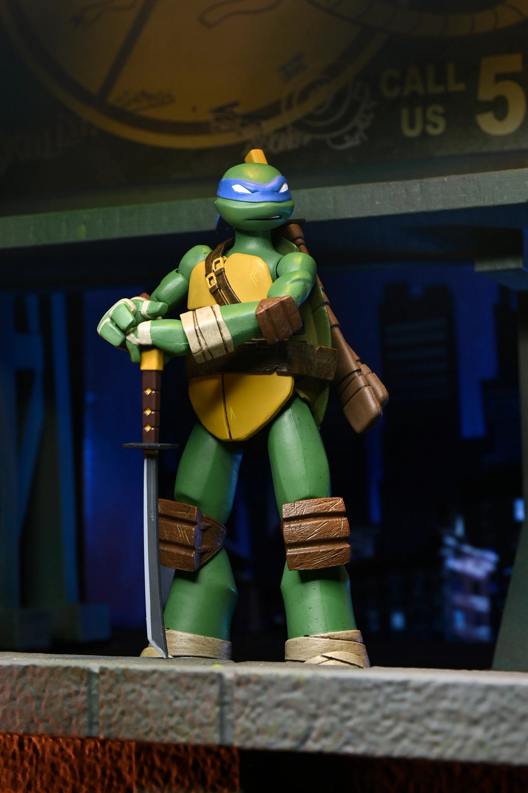 NECA - TMNT (2012 Cartoon Series) - Ultimate Leonardo 7" Scale Action Figure (Pre-Order Ships November)