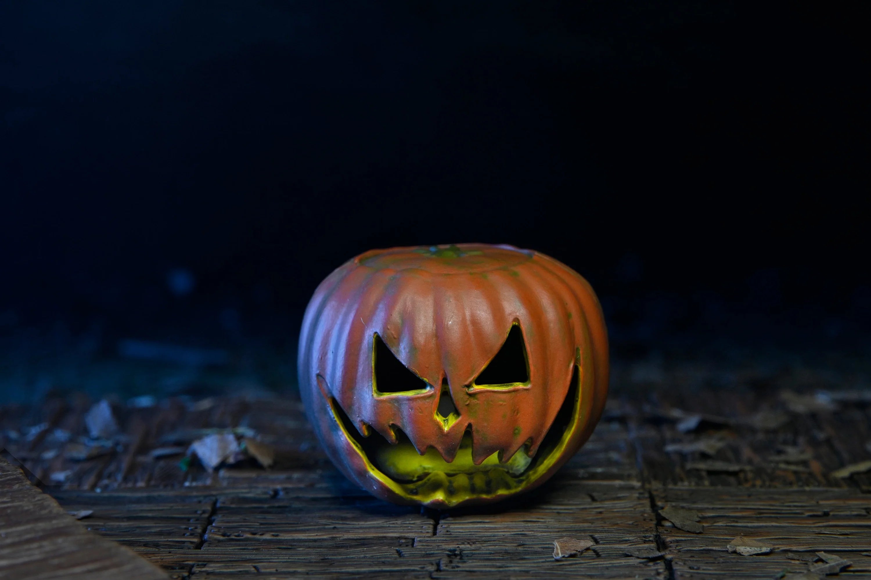 NECA - Halloween: The Curse of Michael Myers - Ultimate Michael Myers 7" Scale Action Figure