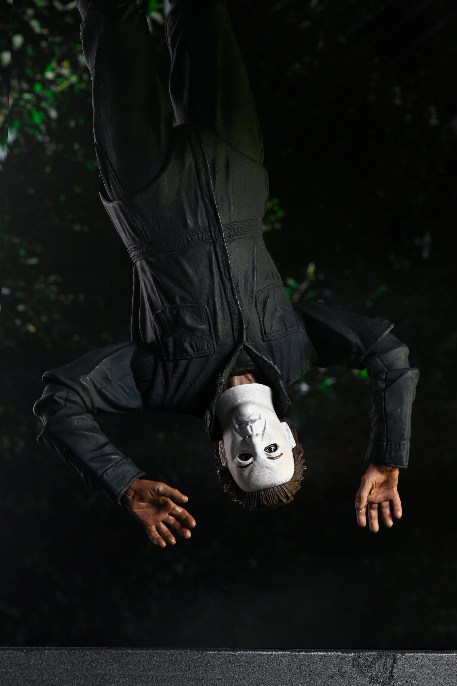 NECA - Halloween: Resurrection - Ultimate Michael Myers 7" Scale Action Figure (Pre-Order Ships December 2025)
