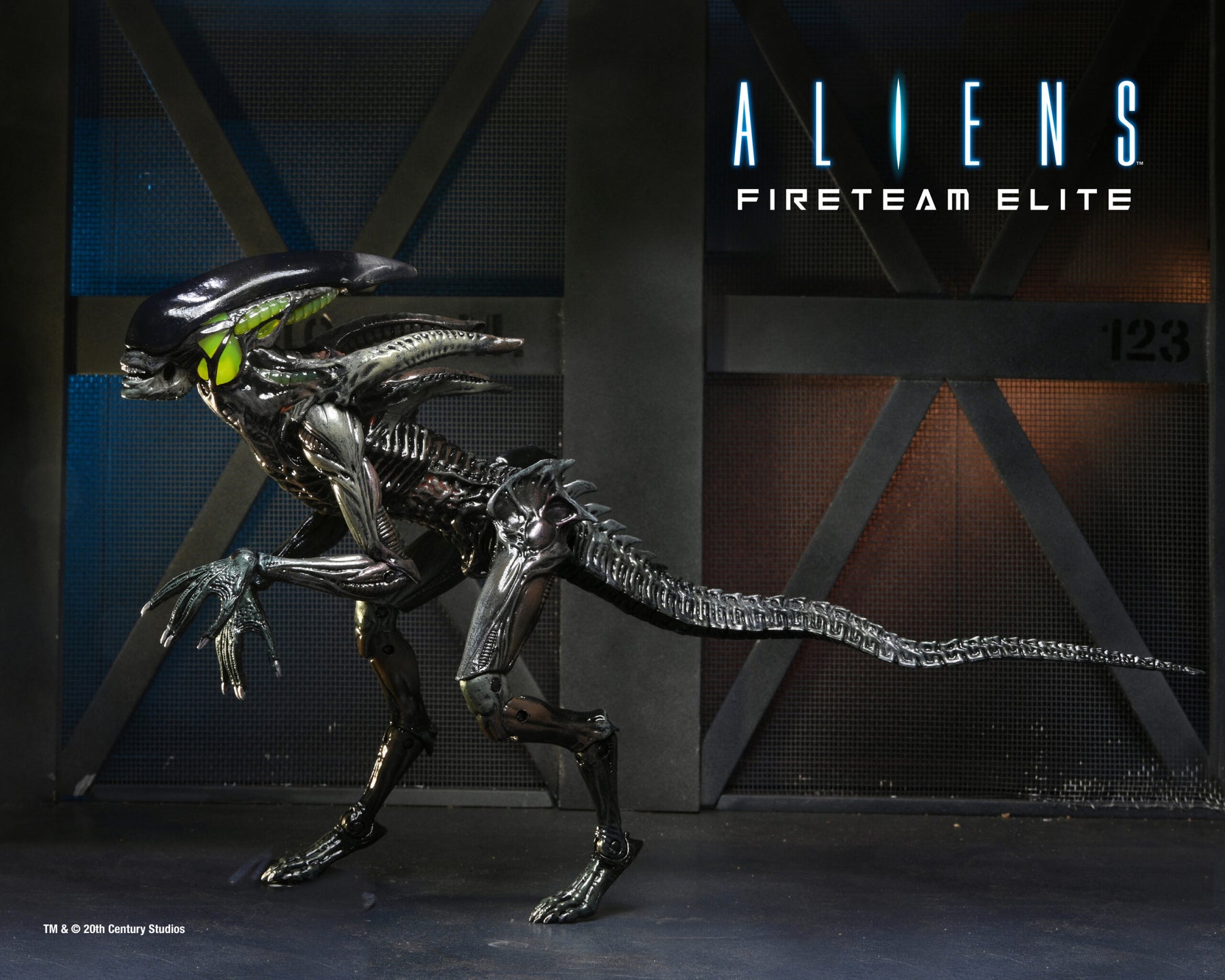 NECA - Aliens: Fireteam Elite - Ultimate Spitter Alien 7" Scale Action Figure