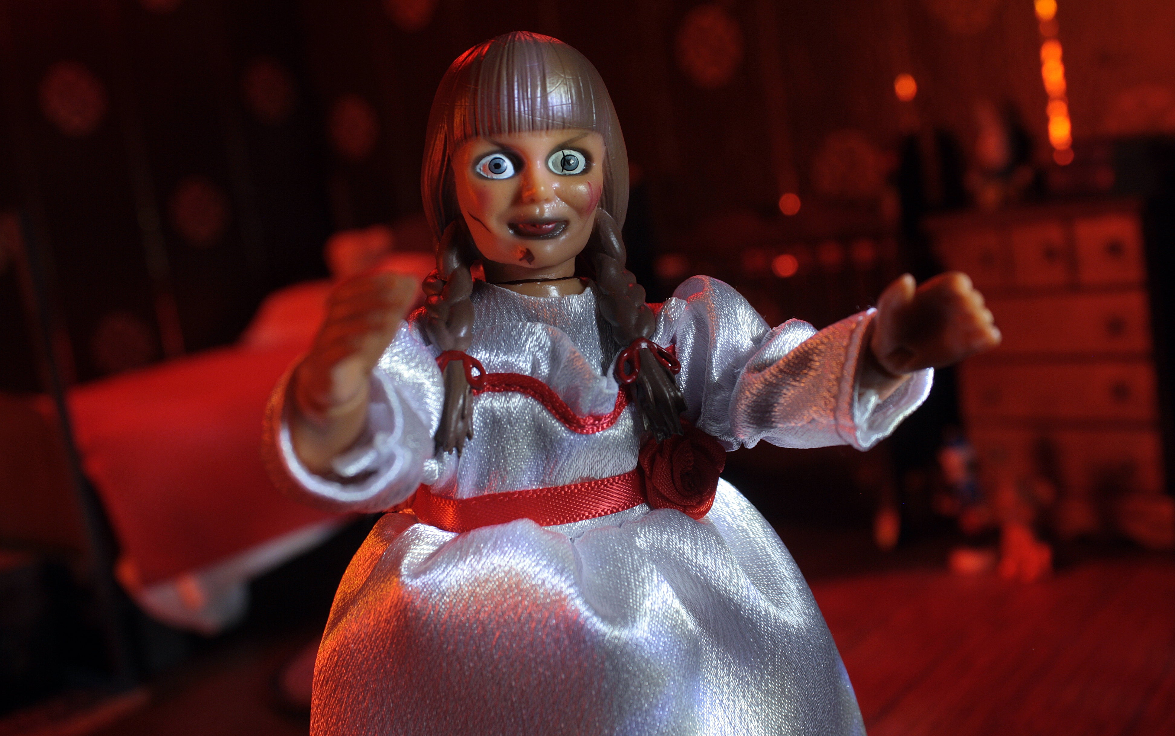 Mego Horror Wave 18 - The Conjuring Universe - Annabelle Comes Home 8" Action Figure