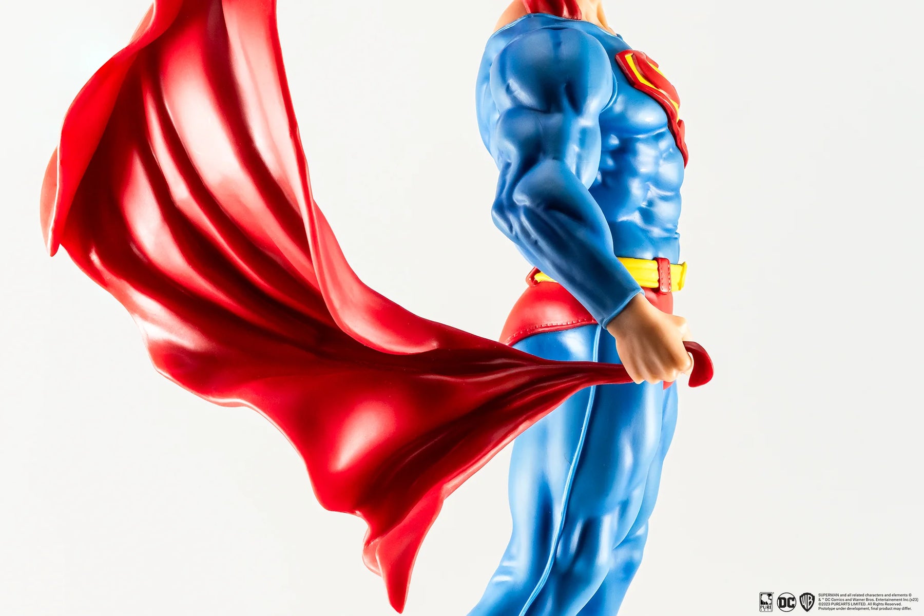 DIAMOND SELECT - DC Heroes - Superman (Classic Version) 1/8 Scale Statue