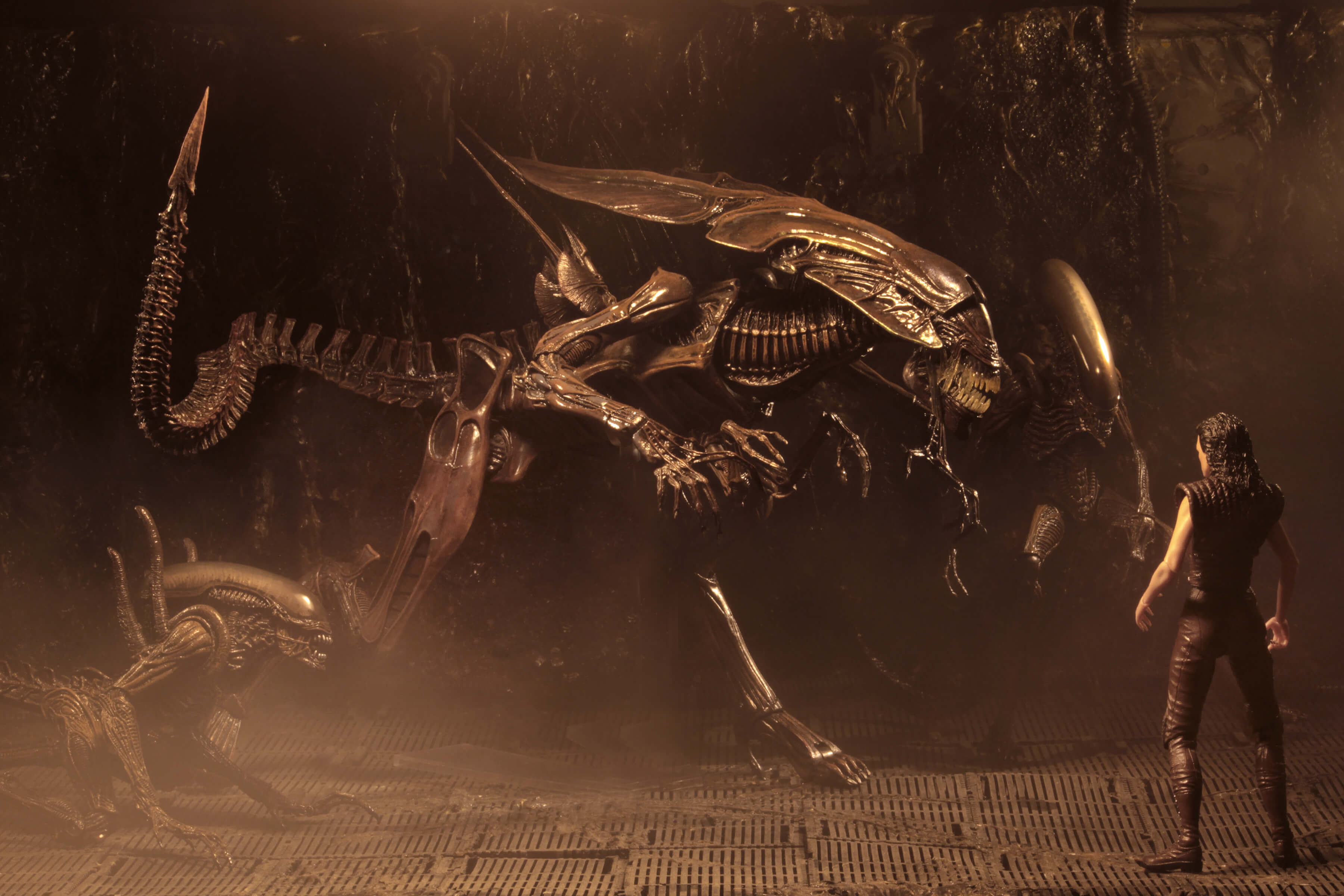 NECA - Aliens: Resurrection - Alien Queen Ultra Deluxe Boxed Figure (Pre-Order Ships September 2026)