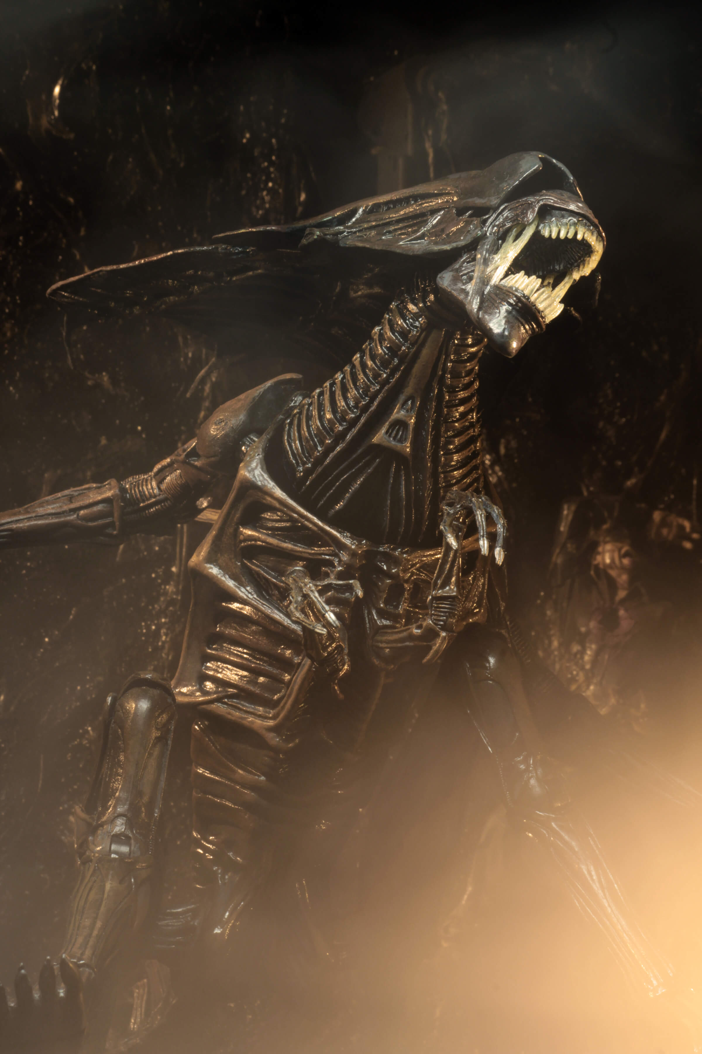 NECA - Aliens: Resurrection - Alien Queen Ultra Deluxe Boxed Figure (Pre-Order Ships September 2026)
