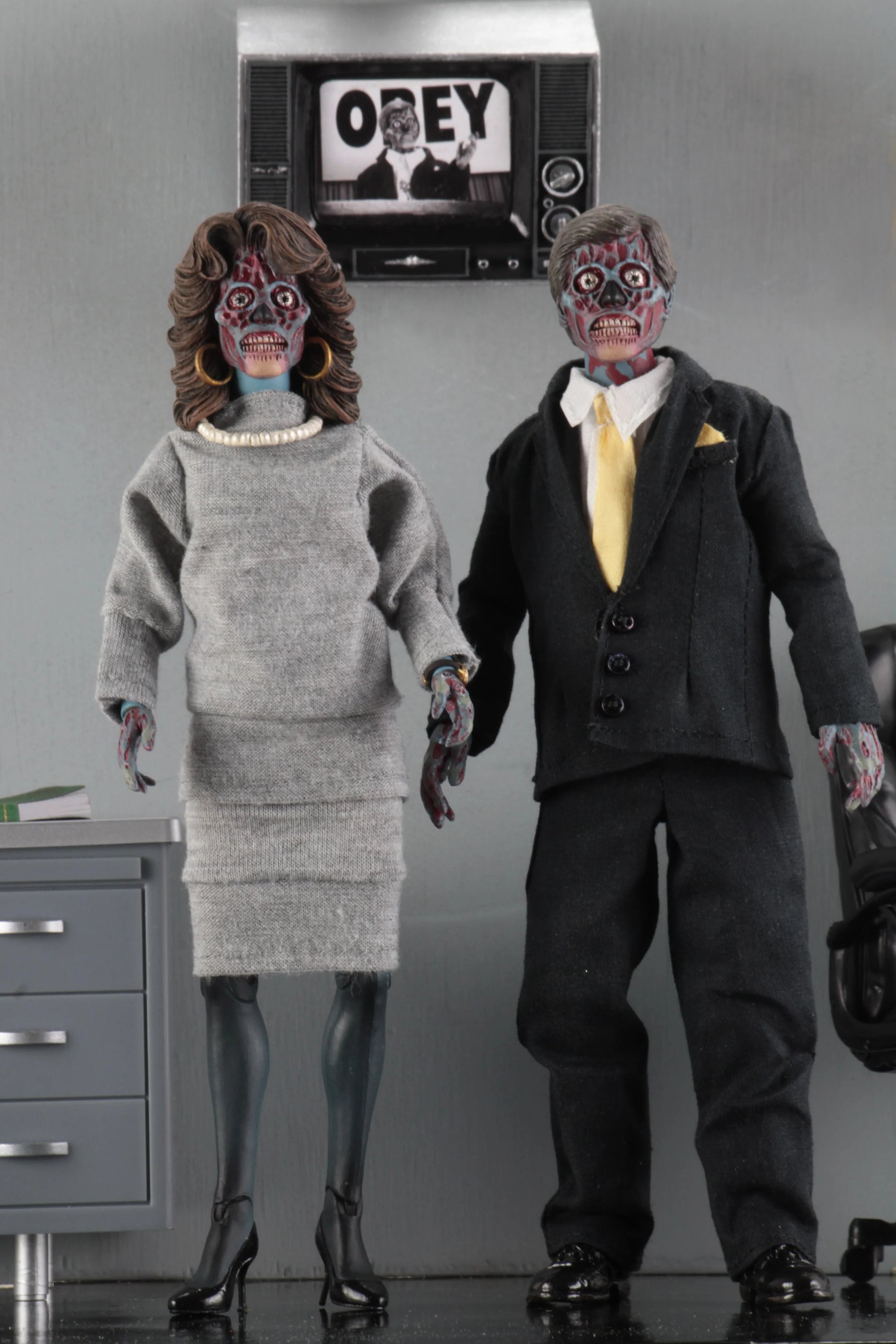 NECA - They Live - 8" Clothed Action Figures (Alien 2-Pack)
