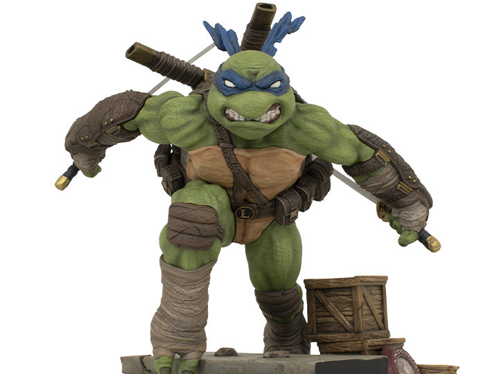 DIAMOND SELECT - Teenage Mutant Ninja Turtles Leonardo Gallery Diorama