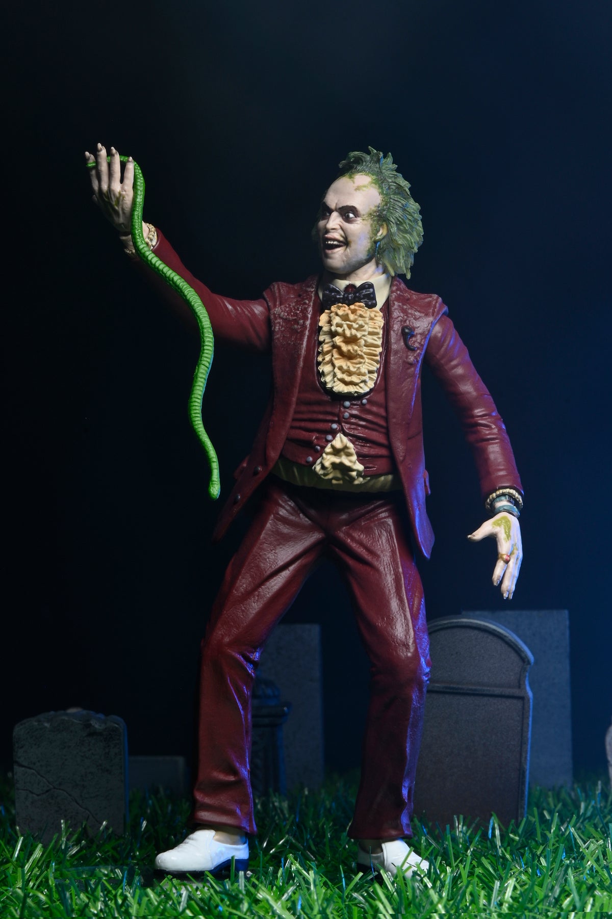 NECA - Beetlejuice (1988) - Beetlejuice (Red Tuxedo) on Blister Card 7" Action Figure (Pre-Order Ships October)