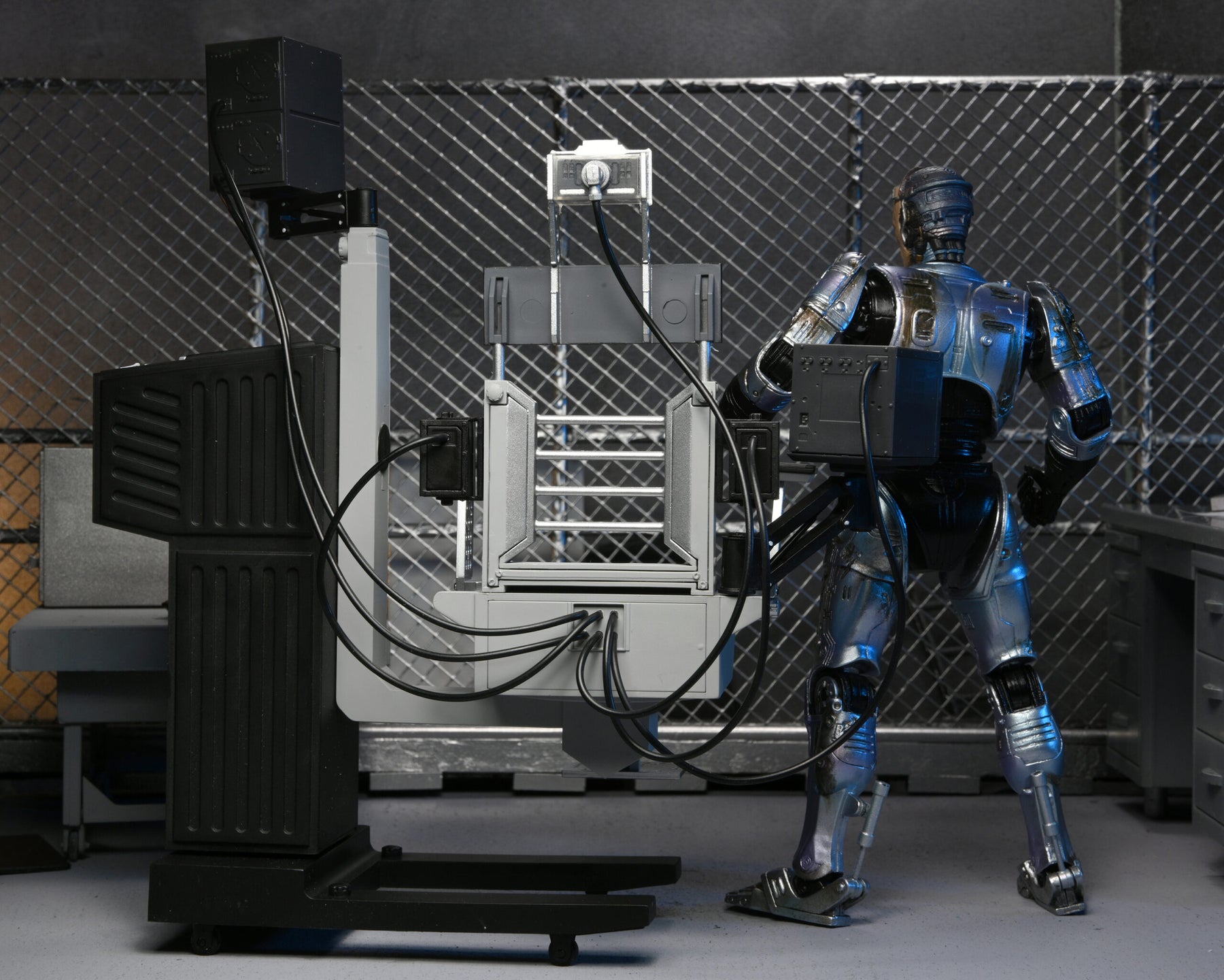 NECA - RoboCop - Ultimate Battle-Damaged RoboCop with Chair 7" Action Figure
