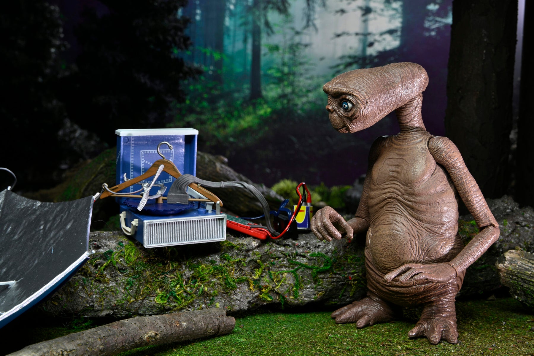 NECA - E.T. 40th Anniversary - Ultimate Deluxe E.T. with LED Chest 7" Action Figure