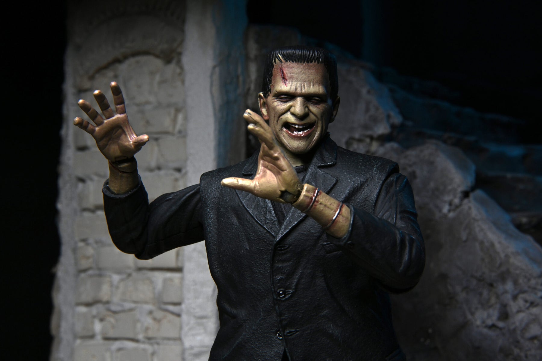 NECA - Universal Monsters - Ultimate Frankenstein's Monster (Color) 7" Action Figure - Zlc Collectibles